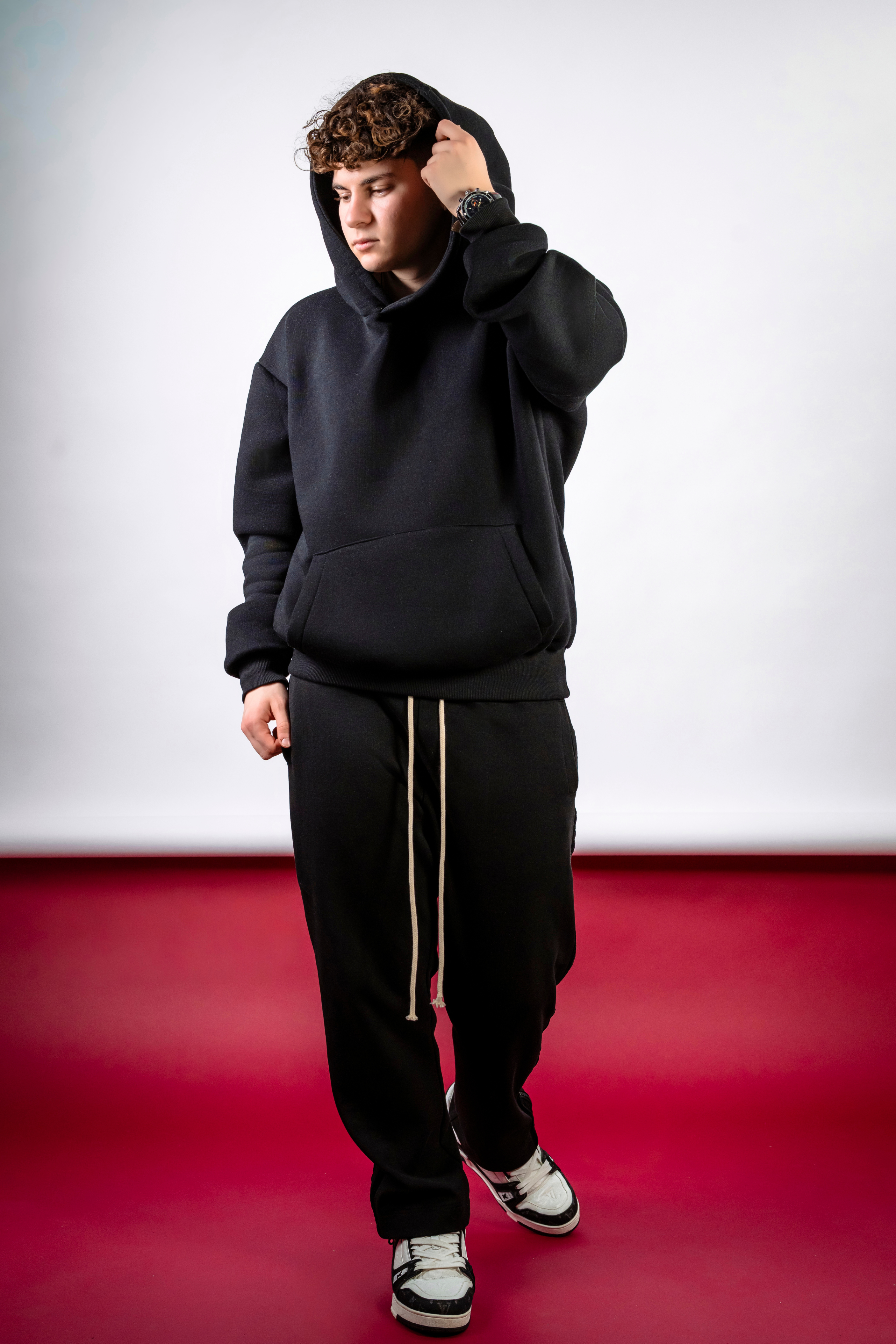 Hanorac Negru Oversize – The Black Icon