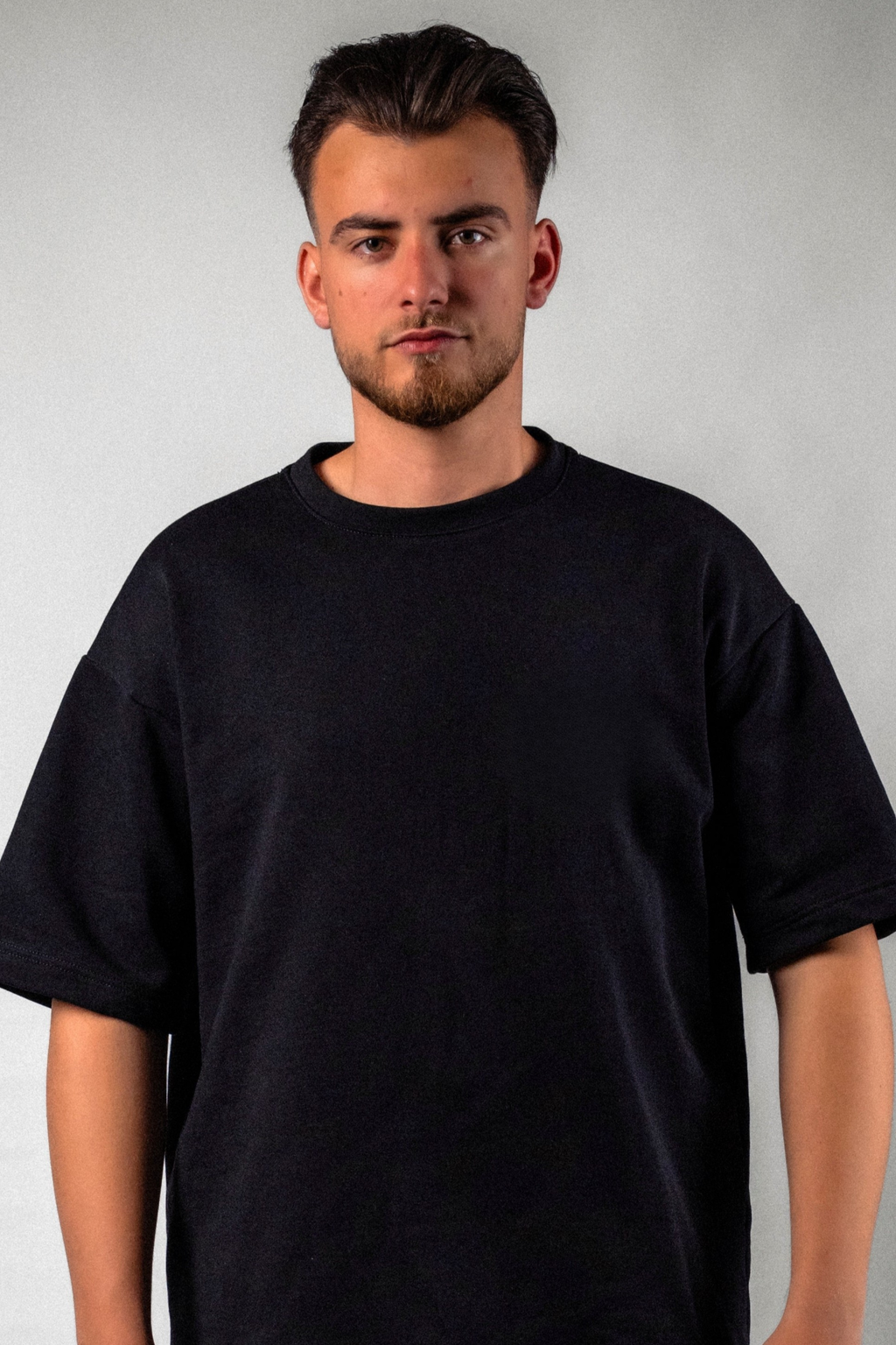 Tricou negru „Rolled”