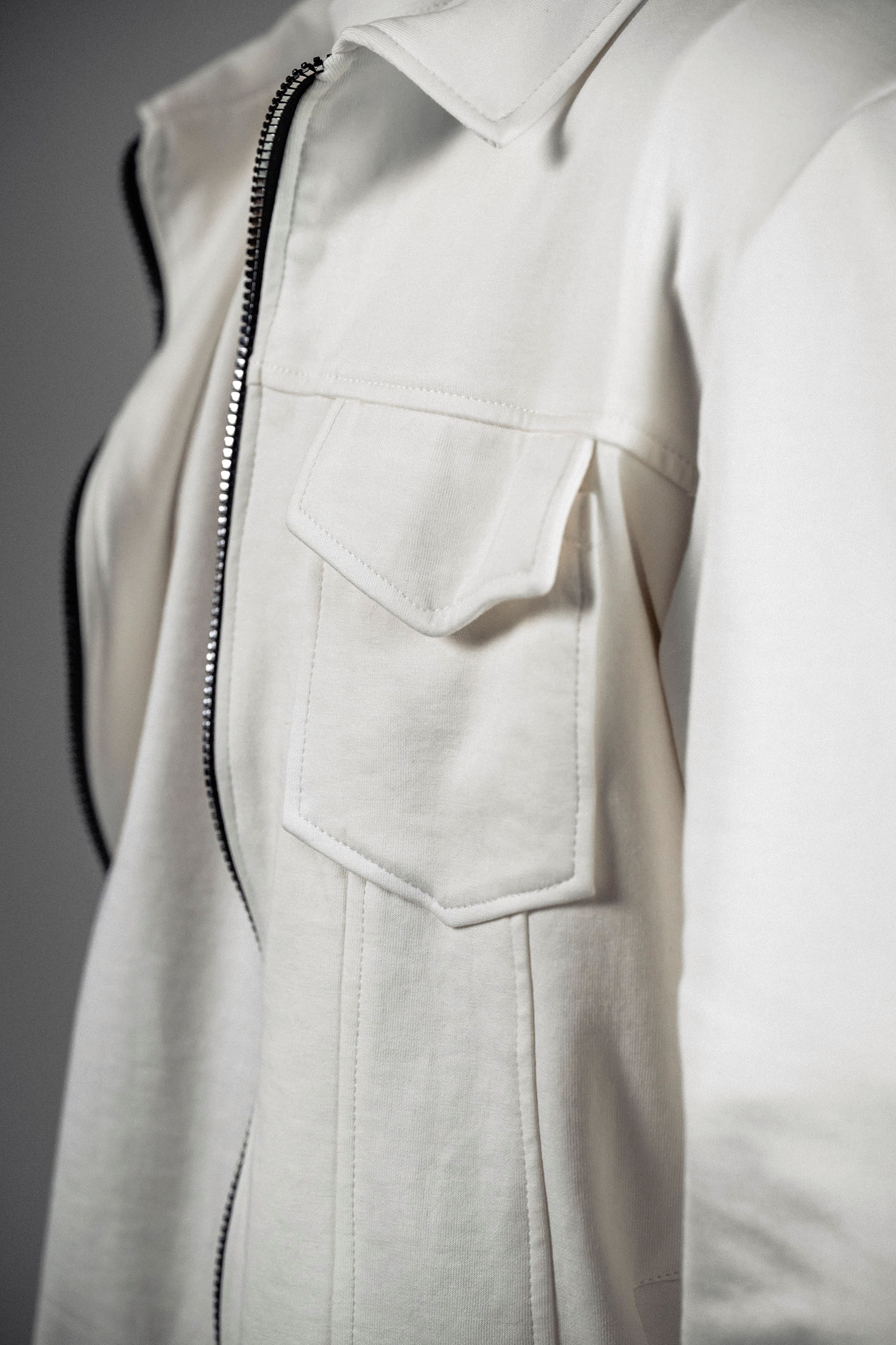 Jachetă albă cu fermoar