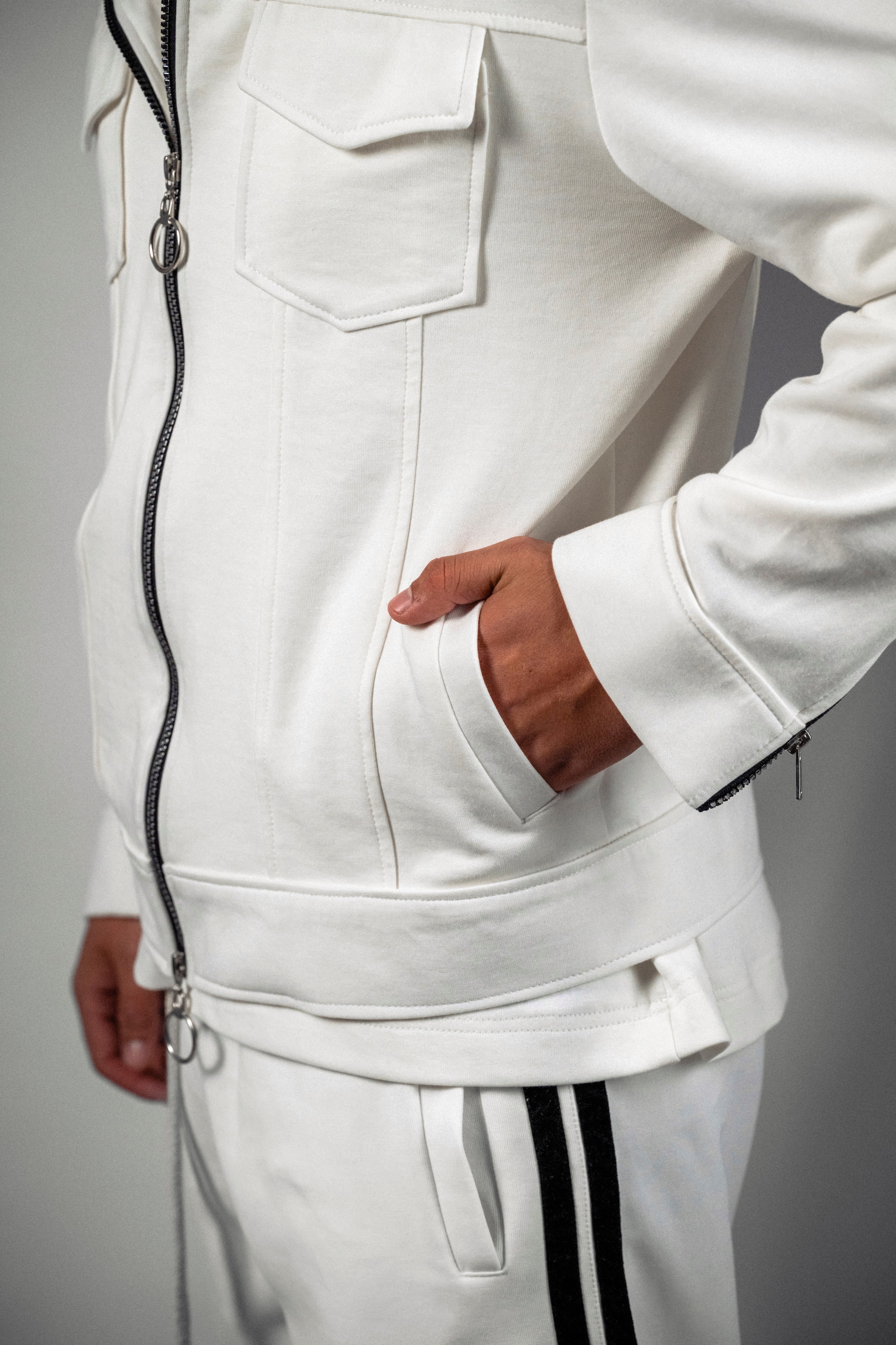 Jachetă albă cu fermoar