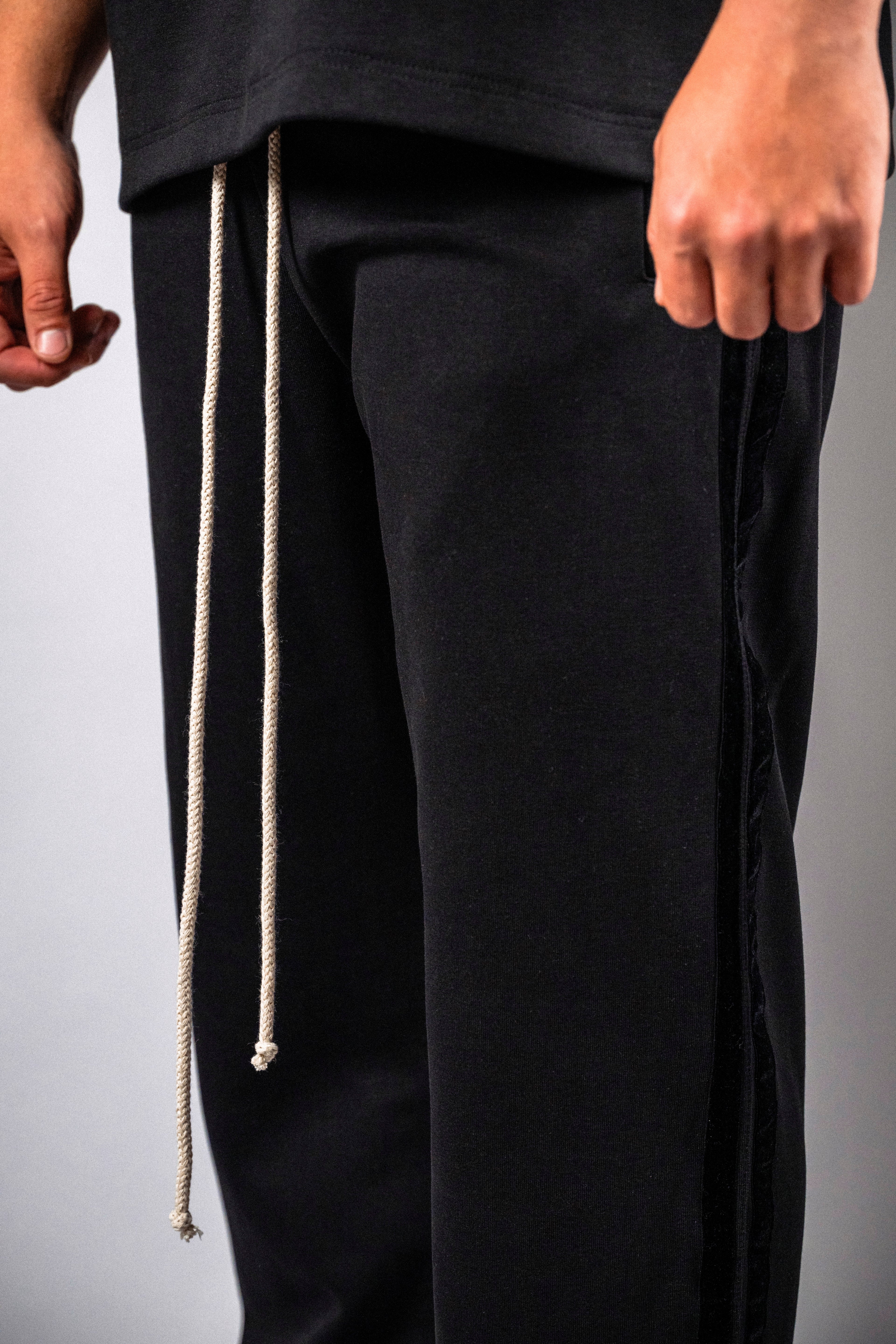 Pantaloni negri „Noir Velvet”