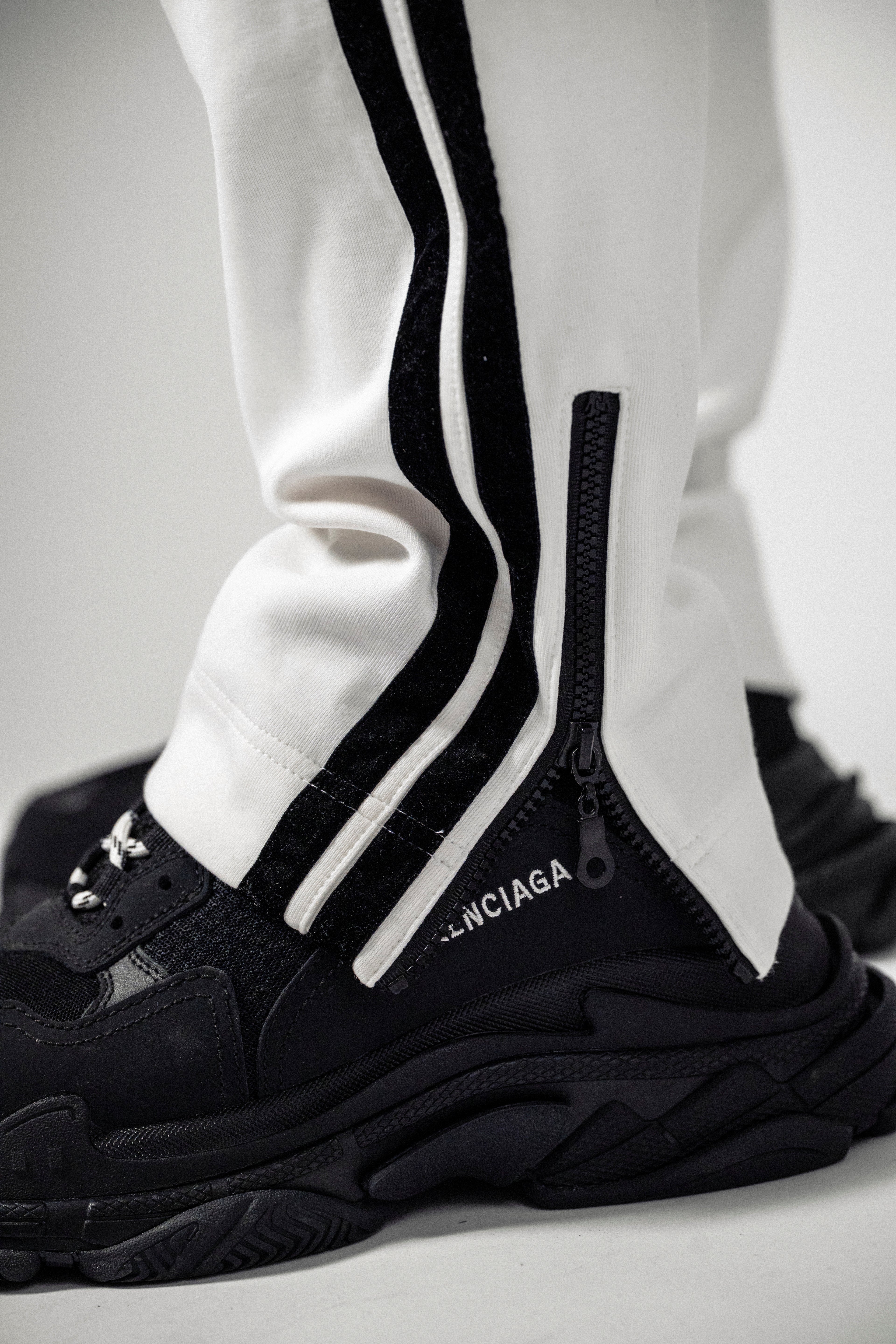 Pantaloni albi „Noir Velvet”