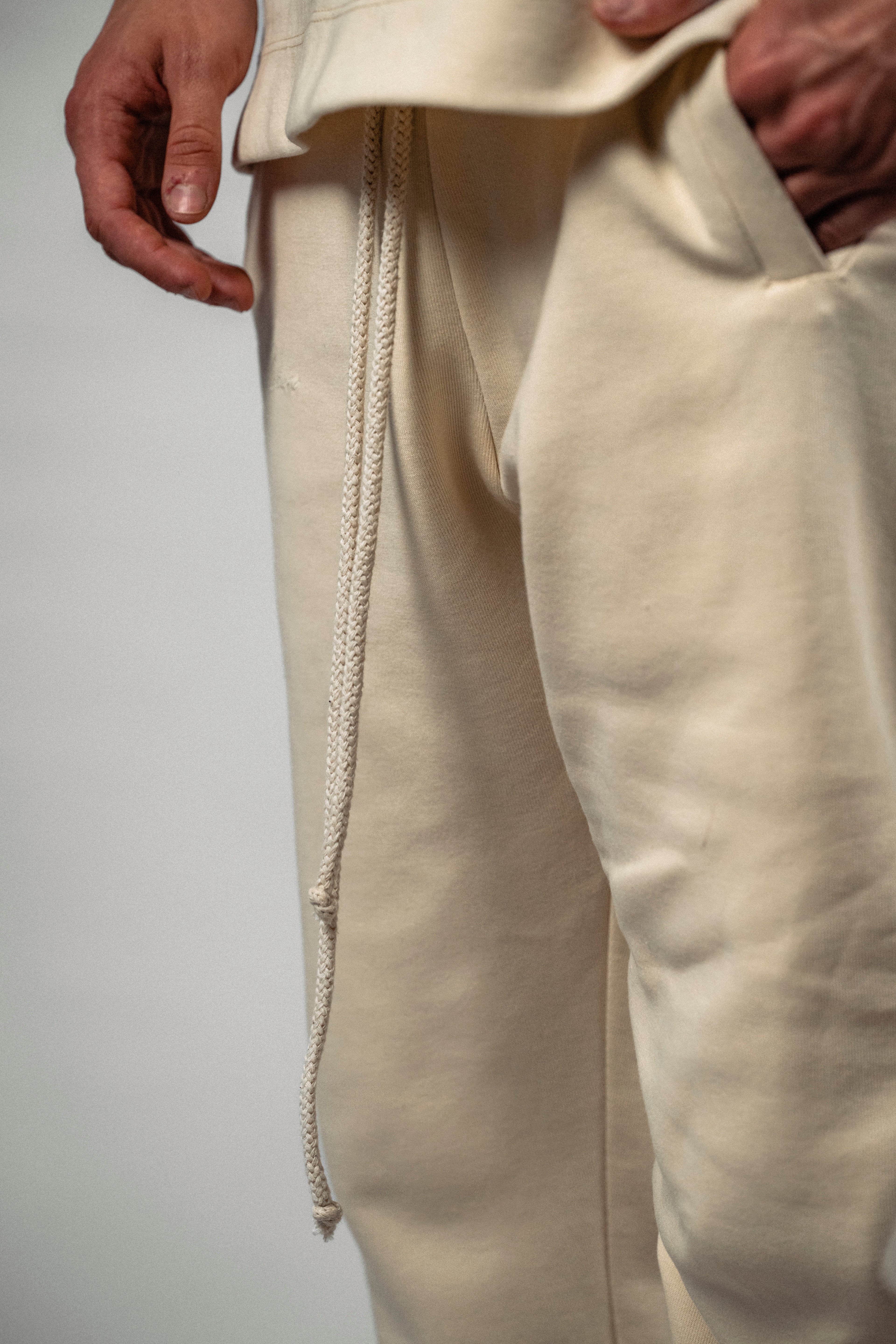 Pantaloni bej „Noir Velvet”