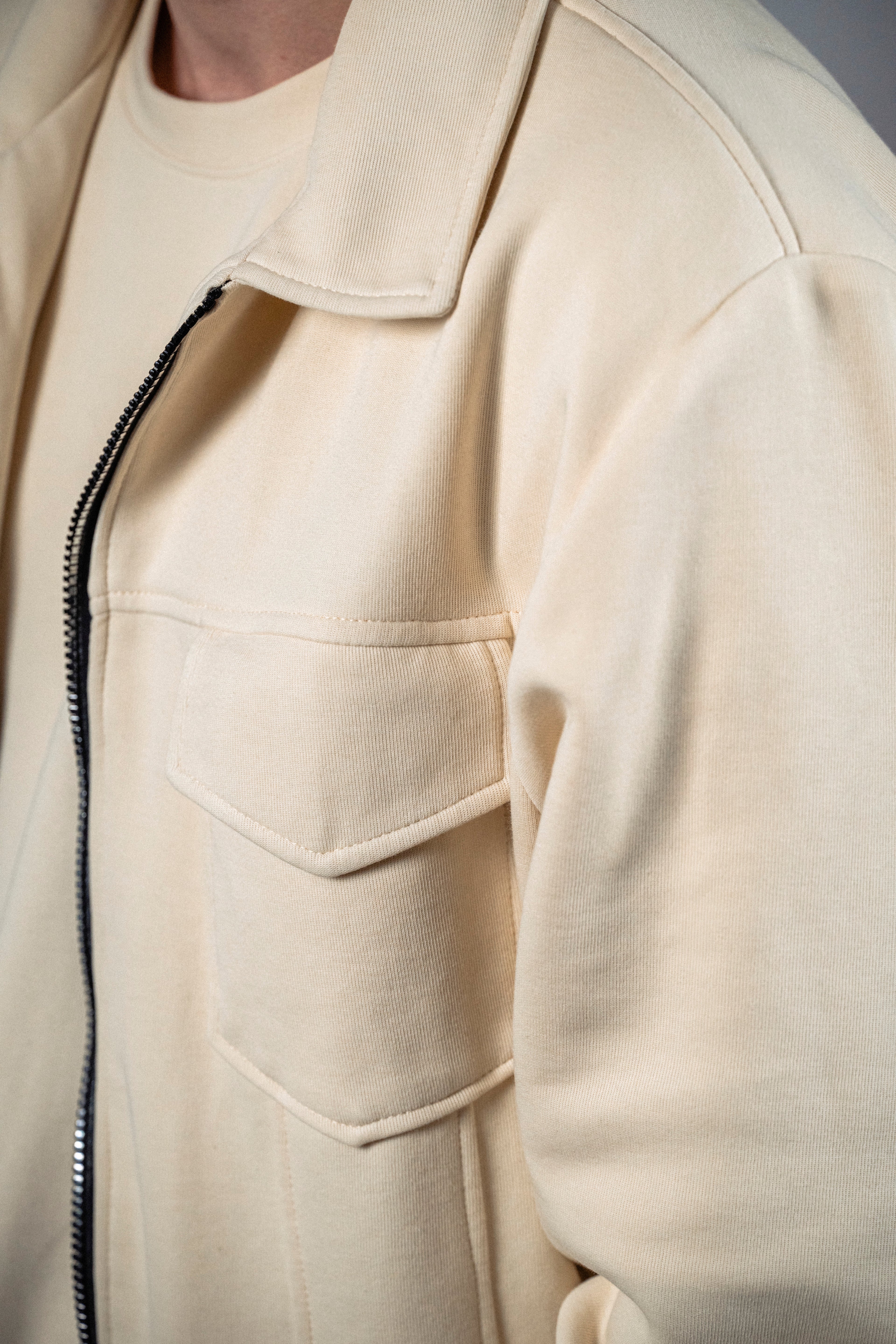 Jacheta bej cu fermoar