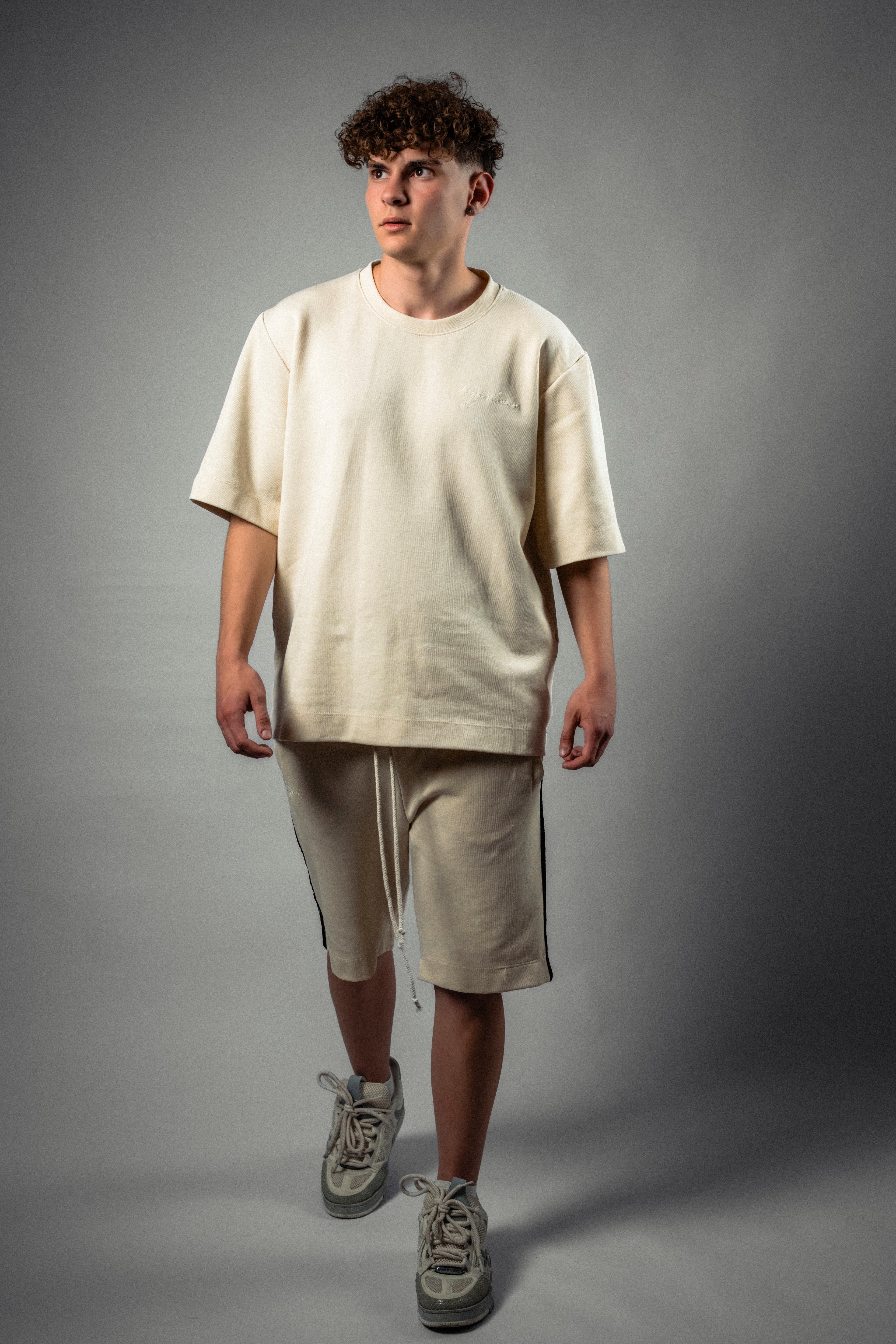 Pantaloni scurti bej „Noir Velvet”