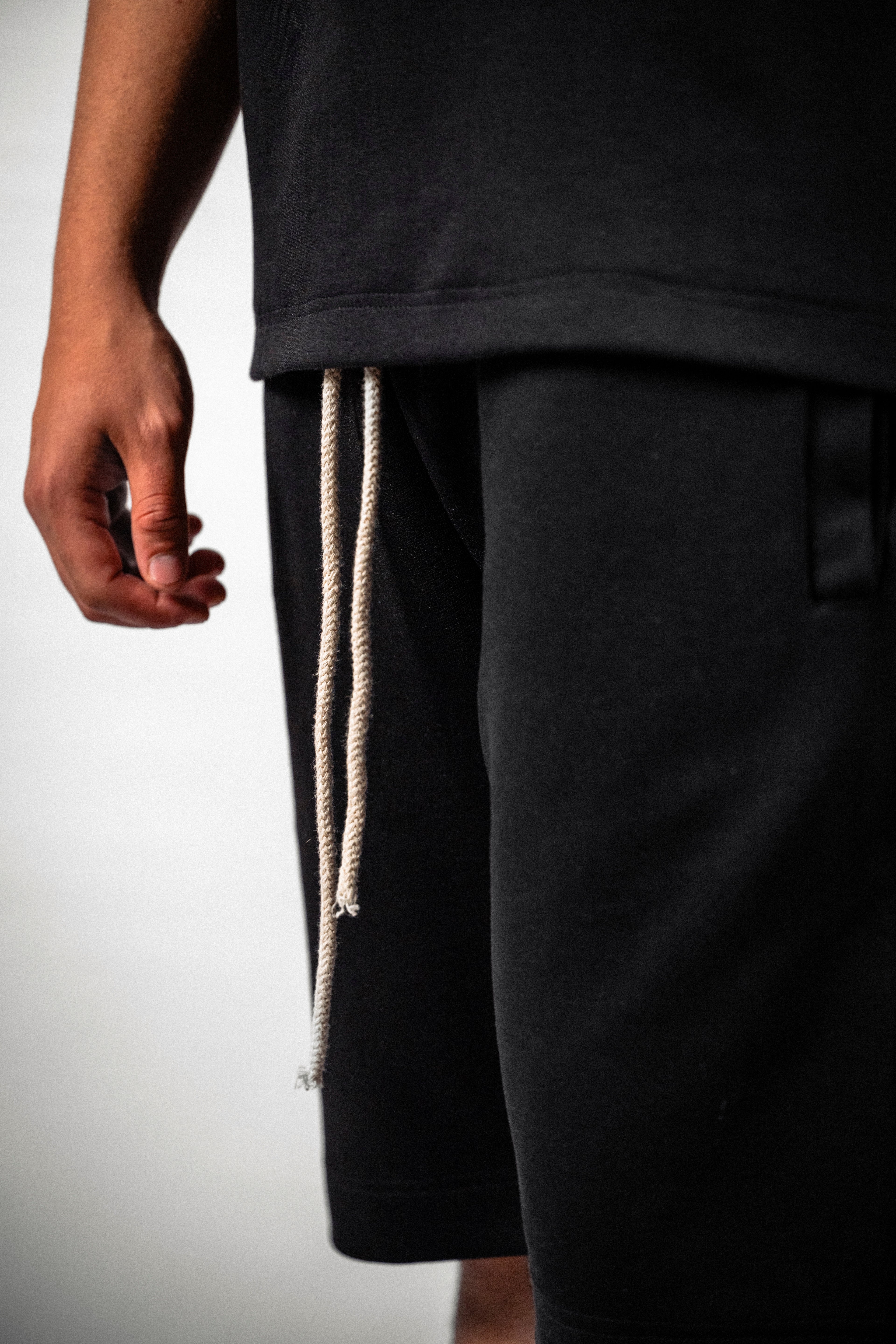 Pantaloni scurti negri „Noir Velvet”