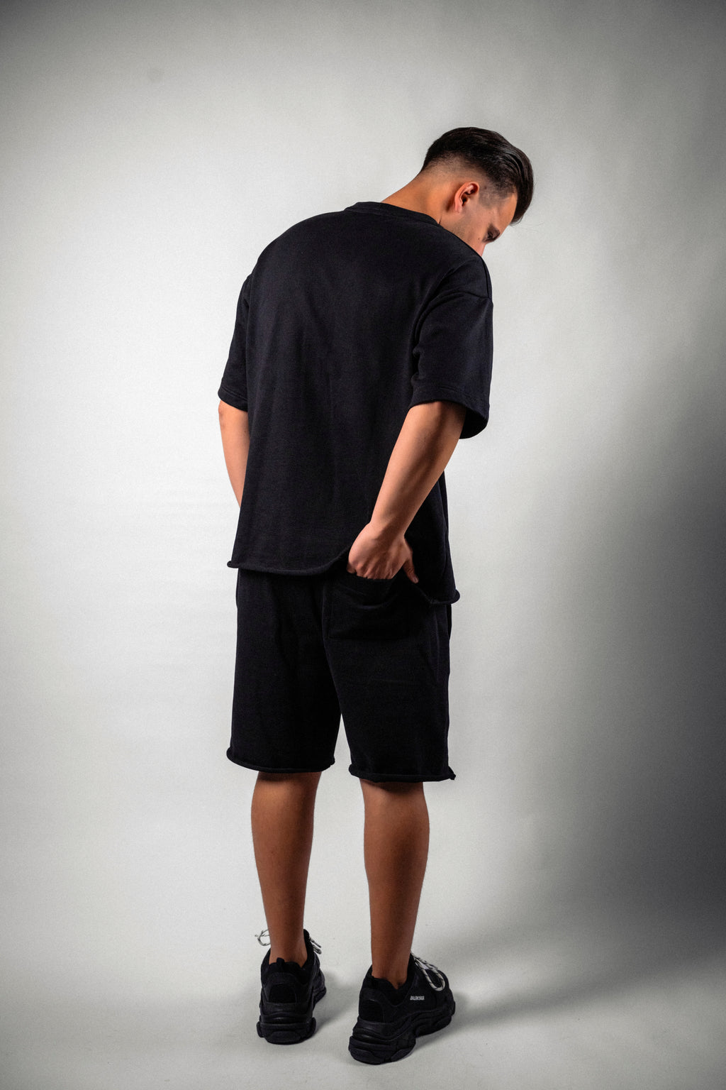 Tricou negru „Rolled”